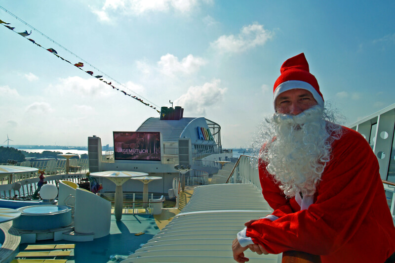 Weihnachtsmann an Bord von AIDA