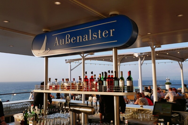 Außenalster Bar an Bord der Mein Schiff 4