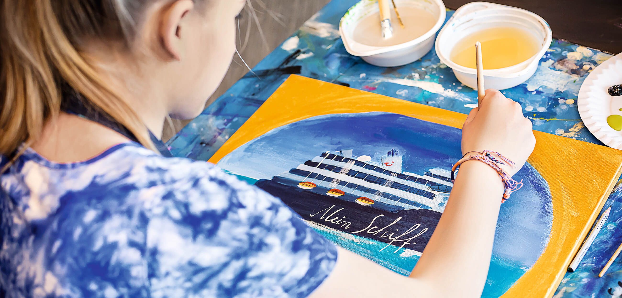 Reederei TUI Cruises Header malendes Kind