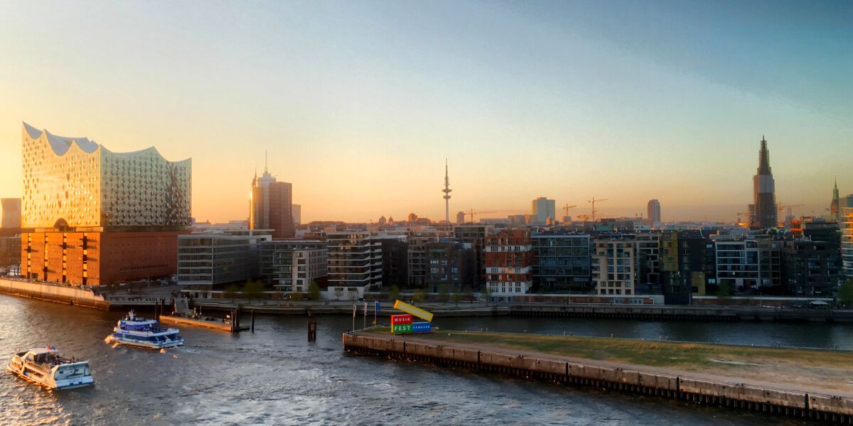 Elbmetropole Hamburg mit der Elbphilharmonie